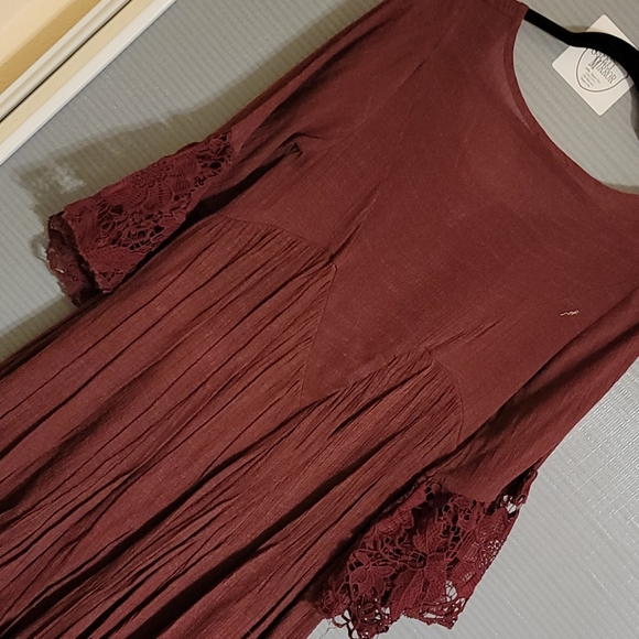 Flowy Shift Dress - Picture 3 of 3